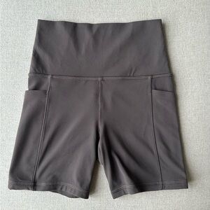 Athleta - Salutation Stash High Rise 5” Short